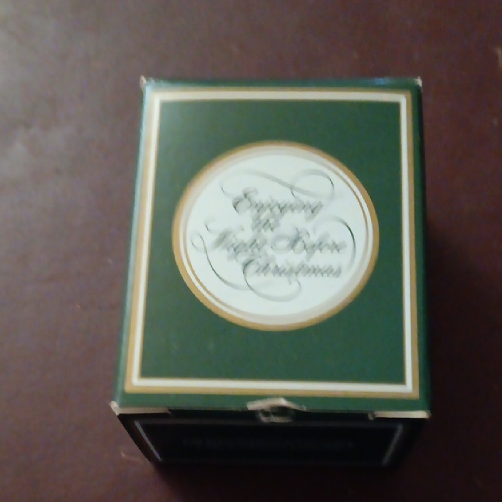 Vintage Avon 1983 Porcelain CHRISTMAS Thimble